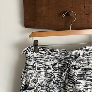 Lou & Grey Tie Waist Short